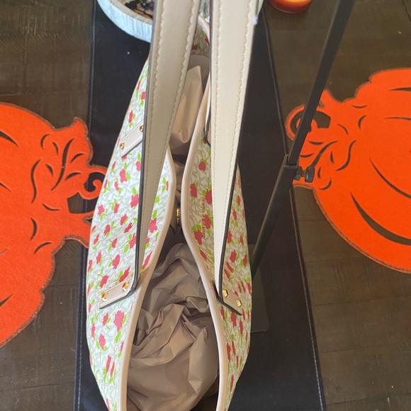 Michael Kors Signature Logo Floral Tote (White) w/Gold Hardware. - Picture 6 of 11